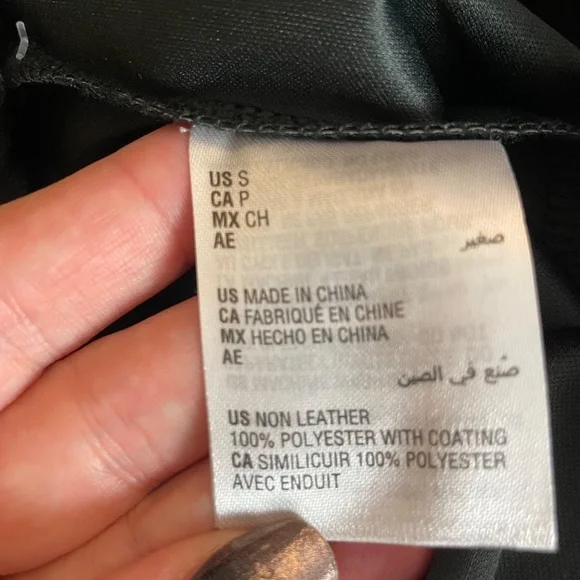 ❌ SOLD NWT - BAR III WOMEN'S SLIT-HEM FAUX-LEATHER DEEP BLACK LEGGINGS, SIZE S - Picture 4 of 5